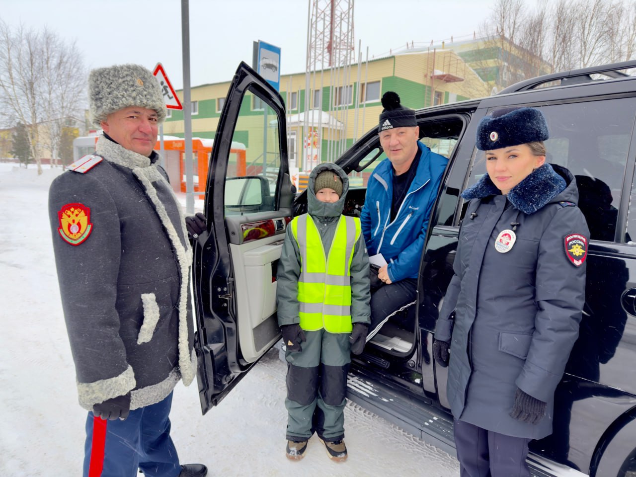 В Губкинском казаки и ЮИДовцы вместе с Госавтоинспекцией призвали водителей к соблюдению ПДД В Губкинском казаки и ЮИДовцы вместе с Госавтоинспекцией призвали водителей к соблюдению ПДД