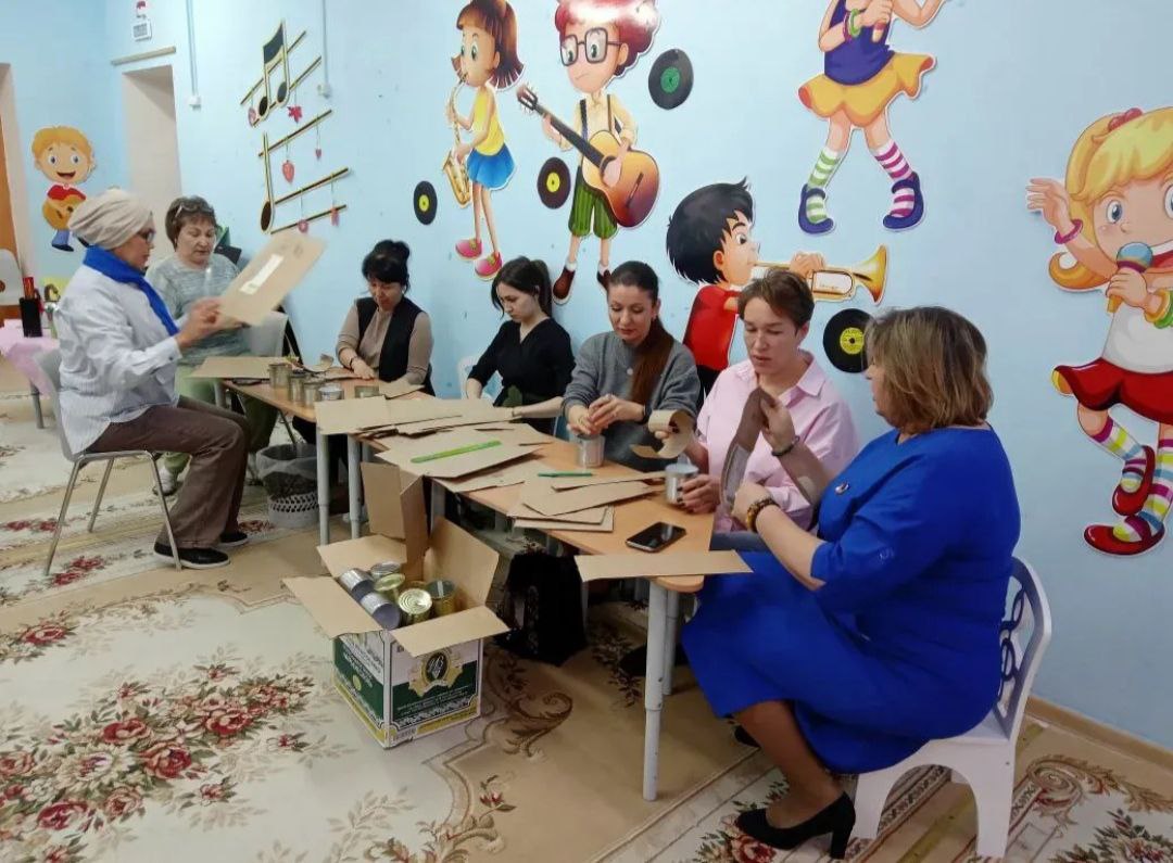 Тёплый огонёк поддержки. Педагоги и родители воспитанников детского сада "Росинка" регулярно изготавливают окопные свечи Тёплый огонёк поддержки. Педагоги и родители воспитанников детского сада "Росинка" регулярно изготавливают окопные свечи