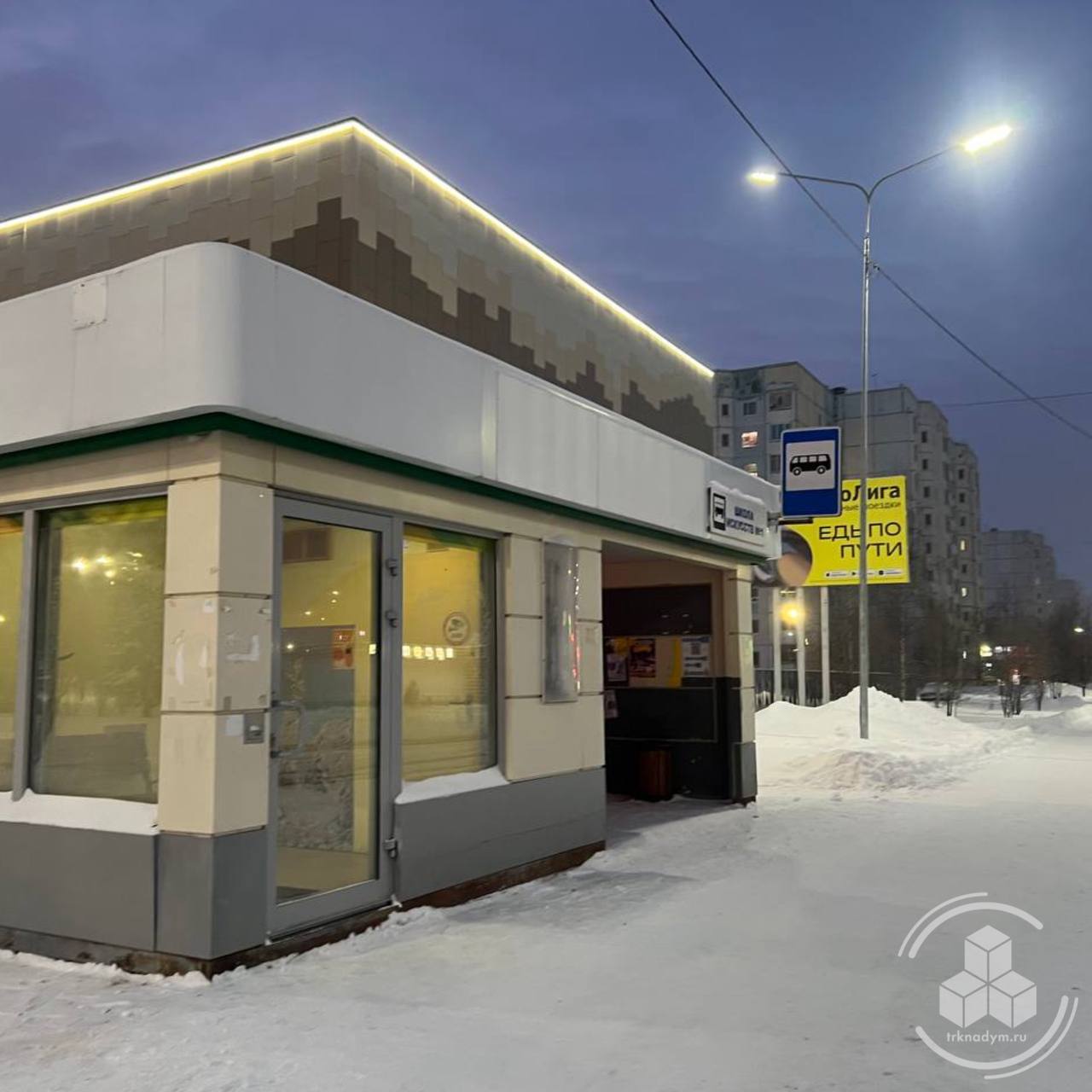 Надымские общественники проверили состояние тёплых автобусных остановок города