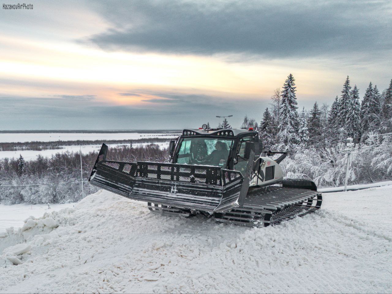 В Октябрьском готовятся к открытию нового сезона и приему сильнейших сноубордистов страны В Октябрьском готовятся к открытию нового сезона и приему сильнейших сноубордистов страны