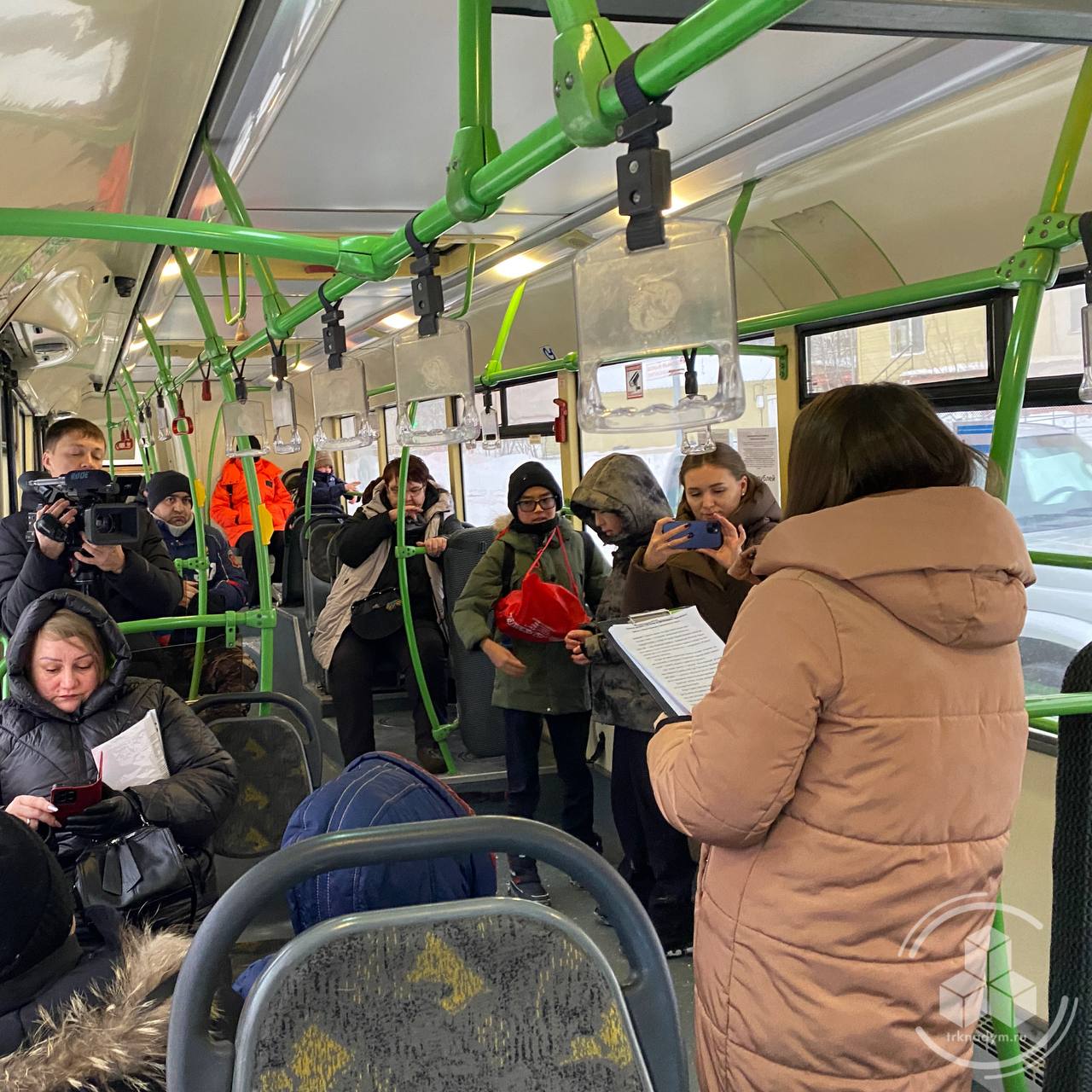 Пассажиры рейсового автобуса №5 отправились в путешествие по страницам истории родного края Пассажиры рейсового автобуса №5 отправились в путешествие по страницам истории родного края