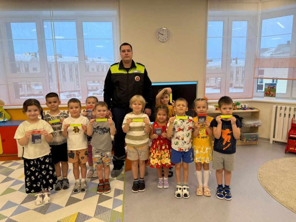 В Новый Уренгой отпраздновали Всемирный день ребенка профилактикой безопасности на дорогах