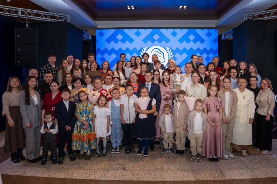 Алексей Титовский: Три семьи Салехарда — обладатели высоких наград «Родительская слава» и «Материнская слава Ямала»