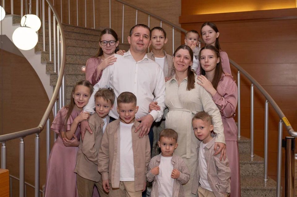 Четыре салехардские семьи получили высокие государственные награды