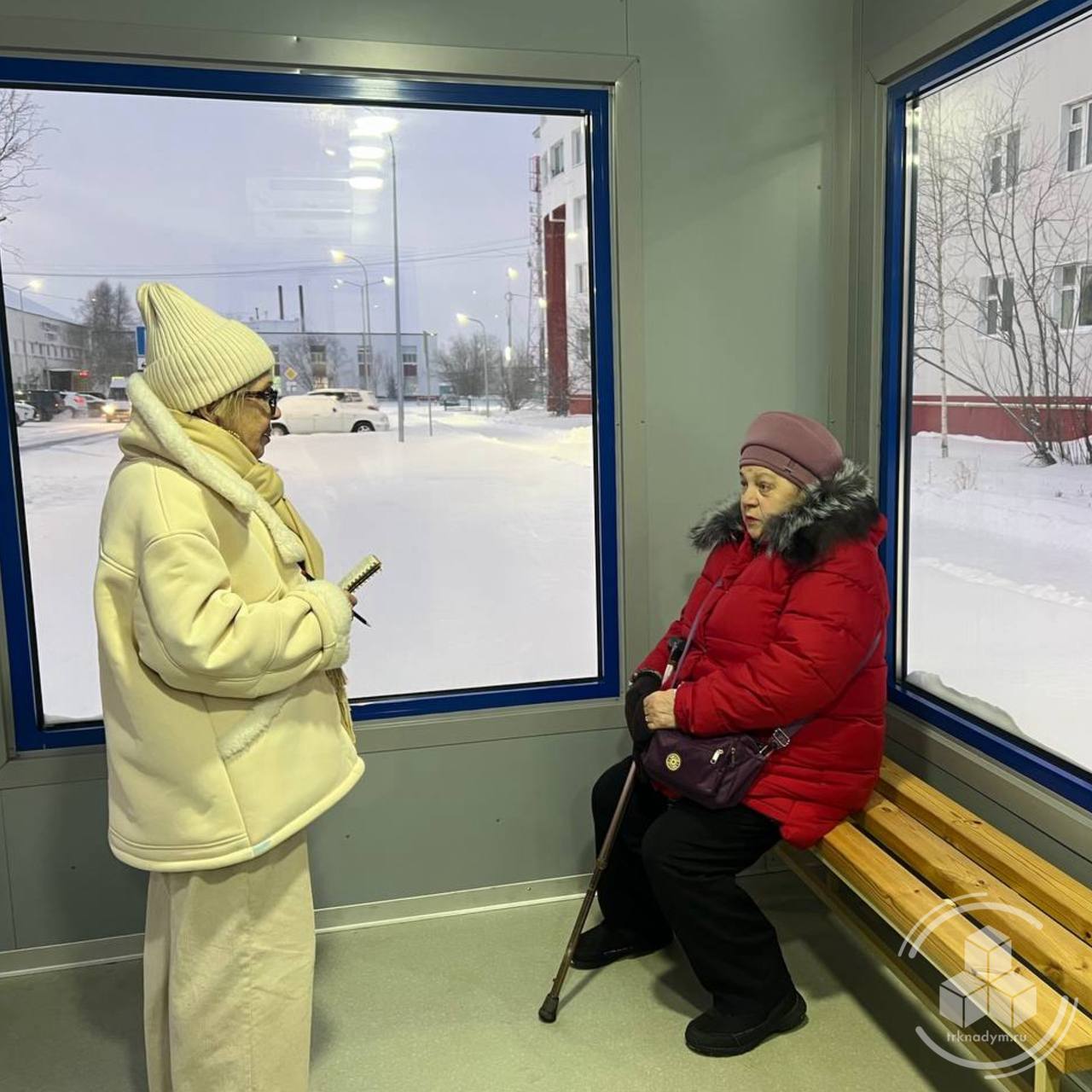 Надымские общественники проверили состояние тёплых автобусных остановок города Надымские общественники проверили состояние тёплых автобусных остановок города