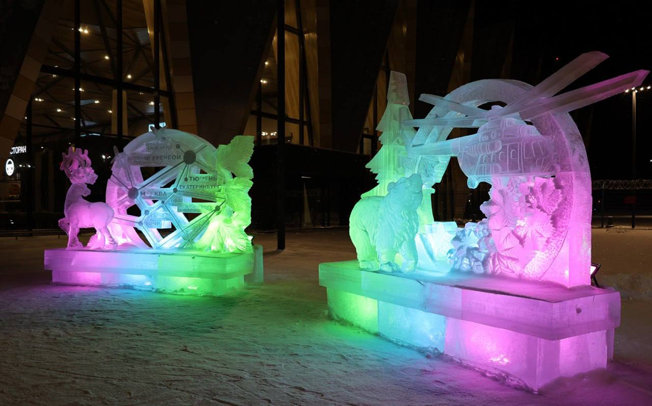 Ледяные скульптуры и северные символы: Новый Уренгой встречает праздники