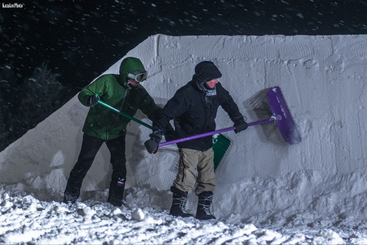 В Октябрьском готовятся к открытию нового сезона и приему сильнейших сноубордистов страны В Октябрьском готовятся к открытию нового сезона и приему сильнейших сноубордистов страны