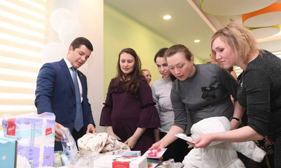 На Совете законодателей Уральского федерального округа представил полномочному представителю Президента в УрФО Артёму Жоге информацию о демографической ситуации на Ямале На Совете законодателей Уральского федерального округа представил полномочному представителю Президента в УрФО Артёму Жоге информацию о демографической ситуации на Ямале