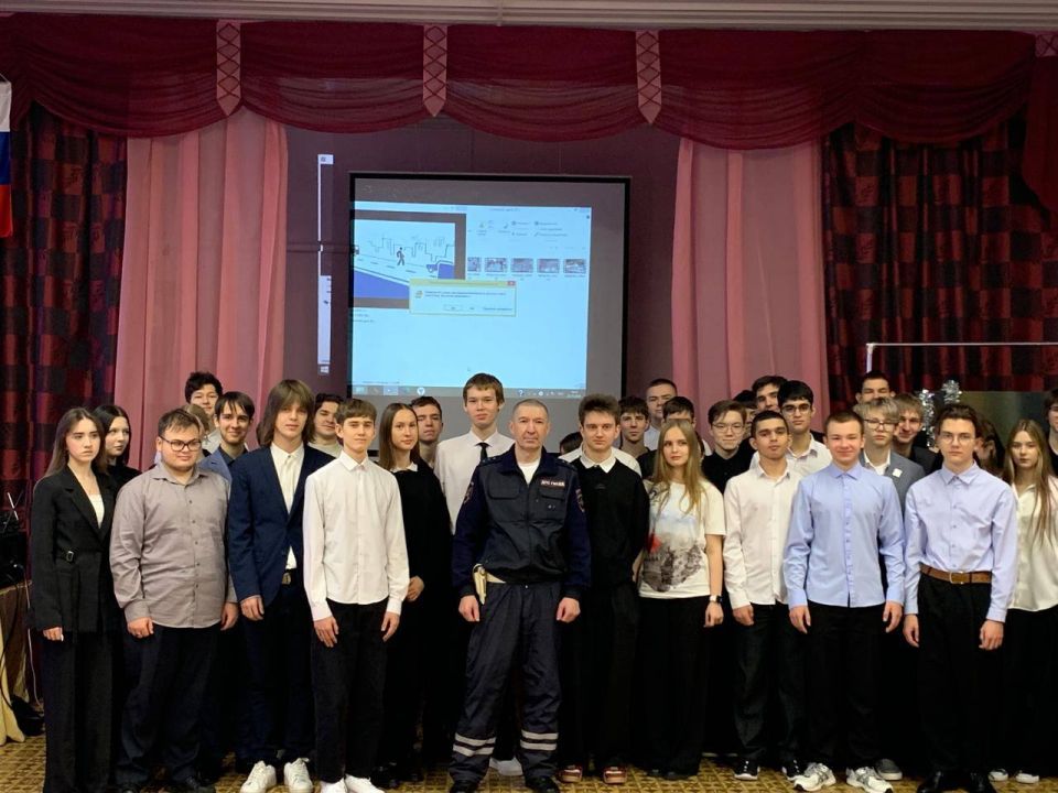 Сотрудники Госавтоинспекции провели профилактическую лекцию в п. Пангоды