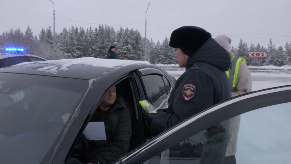 В Муравленко Госавтоинспекция провела профилактическую акцию на автодороге В Муравленко Госавтоинспекция провела профилактическую акцию на автодороге