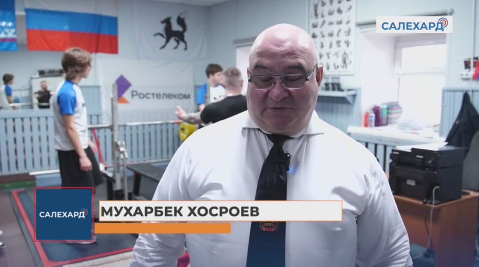Сила, мощь и выносливость. В Салехарде стартовали окружные соревнования по пауэрлифтингу