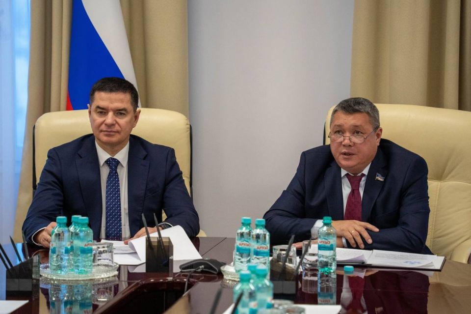 На Совете законодателей Уральского федерального округа представил полномочному представителю Президента в УрФО Артёму Жоге информацию о демографической ситуации на Ямале На Совете законодателей Уральского федерального округа представил полномочному представителю Президента в УрФО Артёму Жоге информацию о демографической ситуации на Ямале