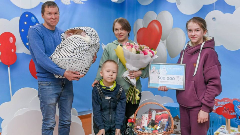 На Совете законодателей Уральского федерального округа представил полномочному представителю Президента в УрФО Артёму Жоге информацию о демографической ситуации на Ямале На Совете законодателей Уральского федерального округа представил полномочному представителю Президента в УрФО Артёму Жоге информацию о демографической ситуации на Ямале