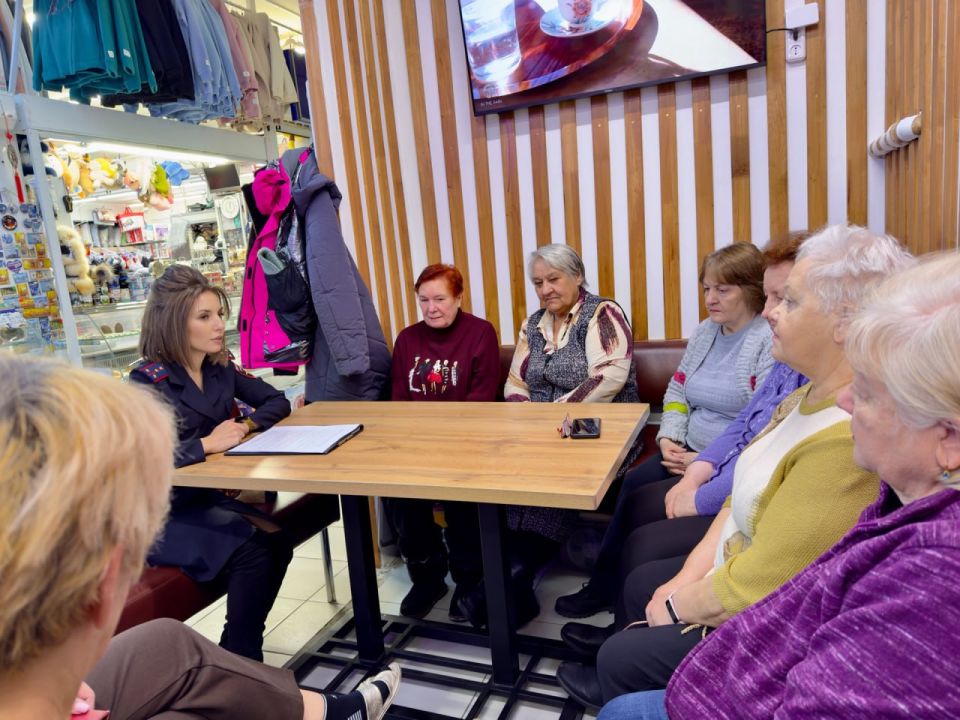 Губкинские автоинспекторы встретились с участниками клуба «Ямальское долголетие»