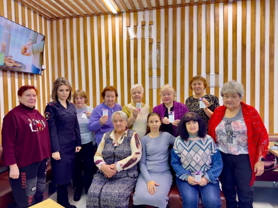 Губкинские автоинспекторы встретились с участниками клуба «Ямальское долголетие» Губкинские автоинспекторы встретились с участниками клуба «Ямальское долголетие»