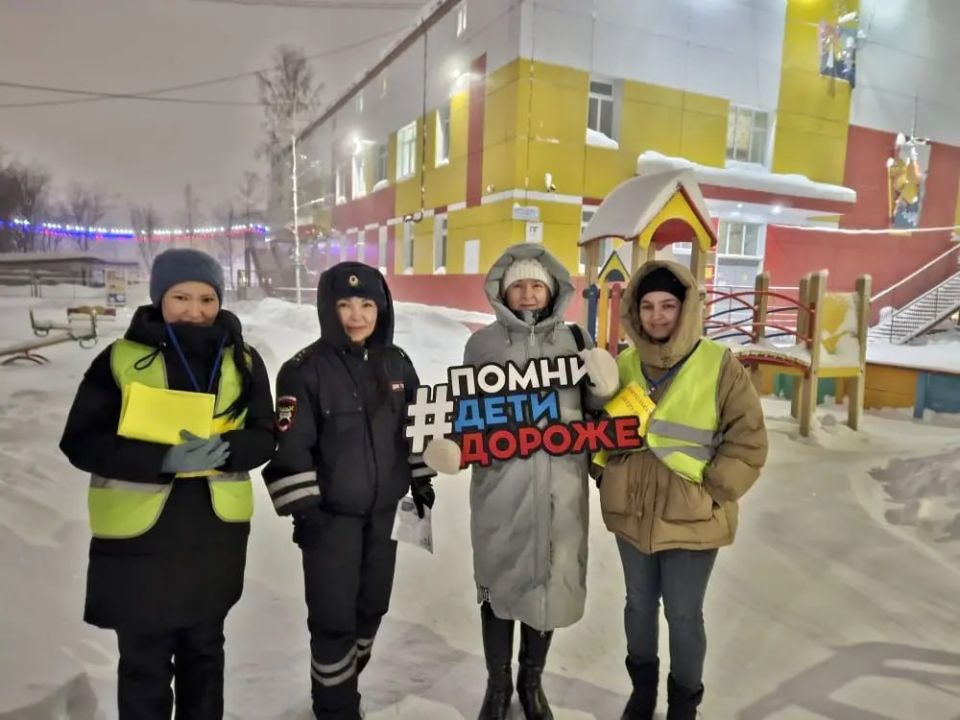 В салехардском детском саду «Светлячок» провели тренинги по безопасной перевозке детей в автомобиле В салехардском детском саду «Светлячок» провели тренинги по безопасной перевозке детей в автомобиле