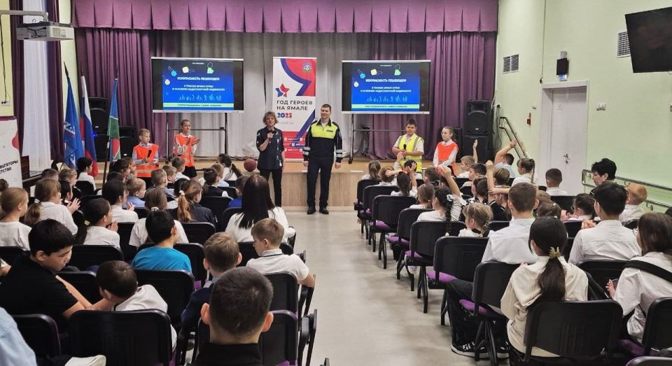 Надымские автоинспекторы совместно с ЮИДовцами «Перекресток» провели профилактическое мероприятие «СТОП, Нарушитель!» Надымские автоинспекторы совместно с ЮИДовцами «Перекресток» провели профилактическое мероприятие «СТОП, Нарушитель!»