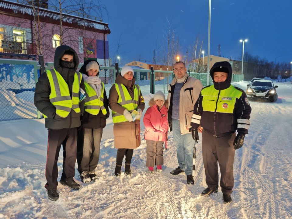 «Родительский патруль» в губкинском «Светлячке» – за безопасность юных пассажиров «Родительский патруль» в губкинском «Светлячке» – за безопасность юных пассажиров