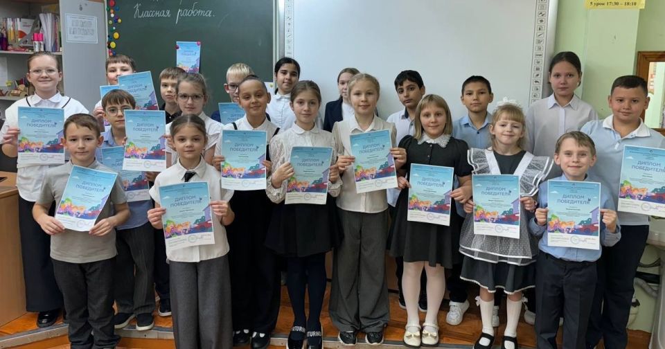 В Ноябрьске юные инспекторы движения вручили награды победителям Всероссийской онлайн-олимпиады «Безопасные дороги» В Ноябрьске юные инспекторы движения вручили награды победителям Всероссийской онлайн-олимпиады «Безопасные дороги»