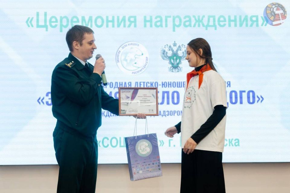 В 12-й школе прошла церемония награждения V Международной детско-юношеской премии «Экология — дело каждого» (учреждена Росприроднадзором в 2021 г.). Премия отмечает молодёжь за проекты по защите природы и экопросвещению