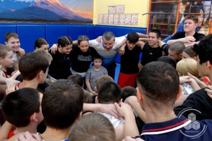 Двукратный чемпион мира по боксу Евгений Макаренко провёл мастер-класс для участников Международного турнира памяти Владислава Стрижова