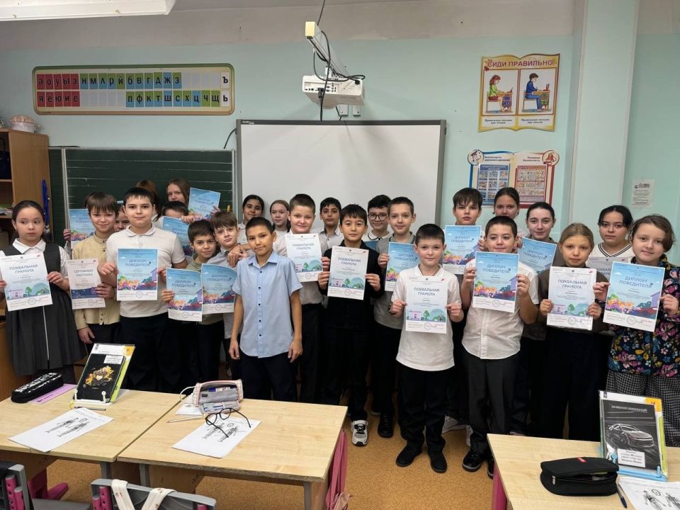 В Ноябрьске юные инспекторы движения вручили награды победителям Всероссийской онлайн-олимпиады «Безопасные дороги» В Ноябрьске юные инспекторы движения вручили награды победителям Всероссийской онлайн-олимпиады «Безопасные дороги»