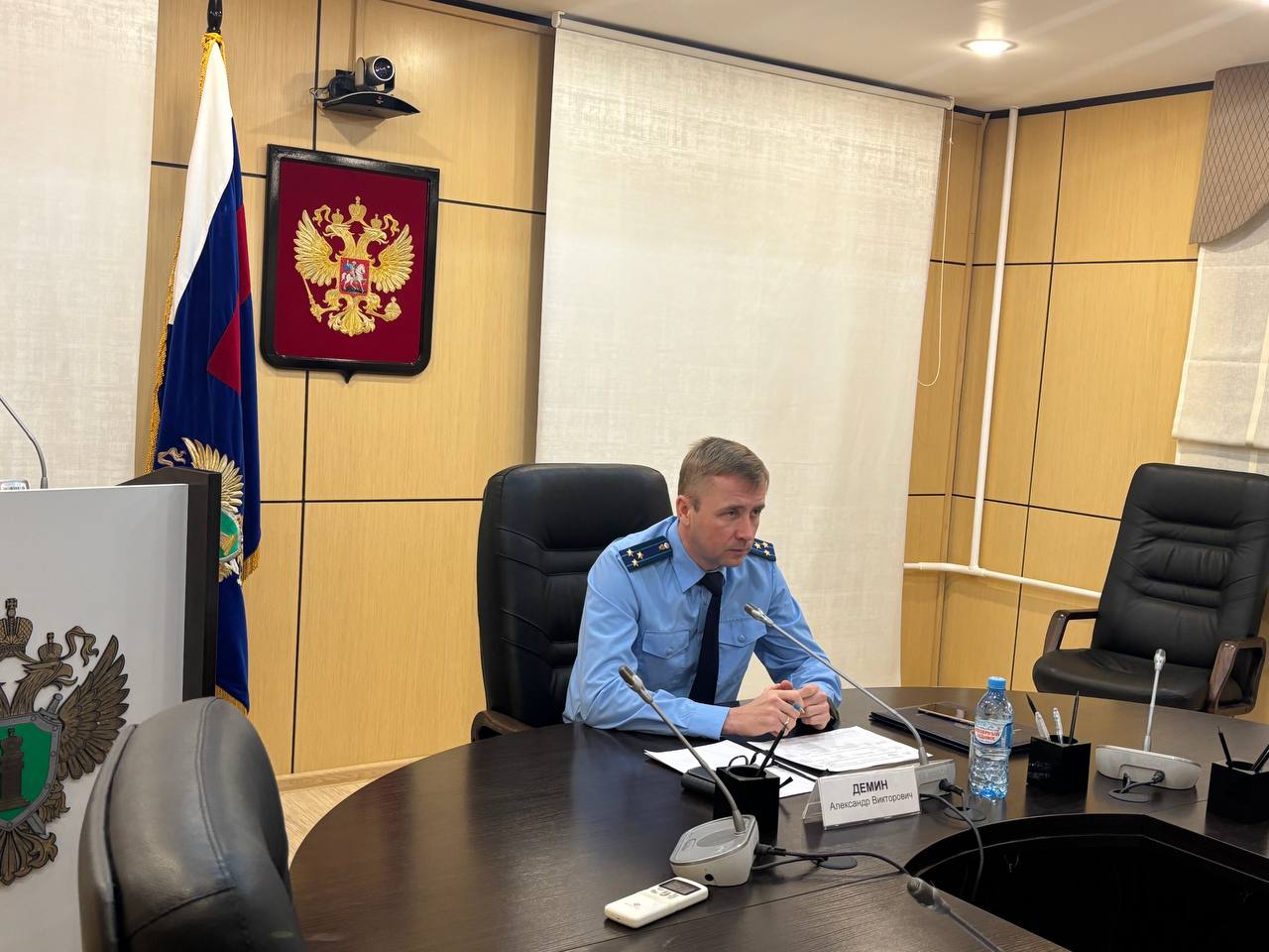 Заместитель прокурора автономного округа Александр Демин провел личный прием жителей Ямальского и Шурышкарского районов по ВКС