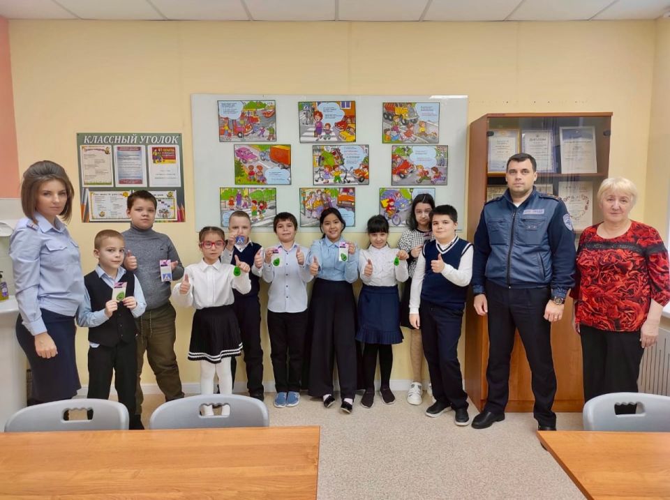 В специальной коррекционной школе Губкинского прошел урок безопасности от автоинспекторов