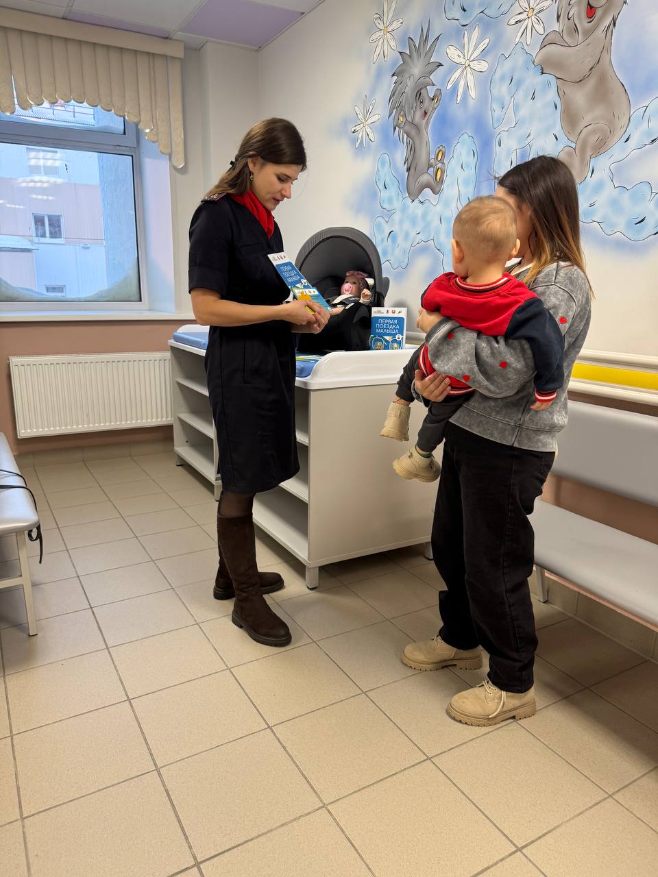 В салехардской поликлинике состоялась акция «Детям – безопасную дорогу!» В салехардской поликлинике состоялась акция «Детям – безопасную дорогу!»