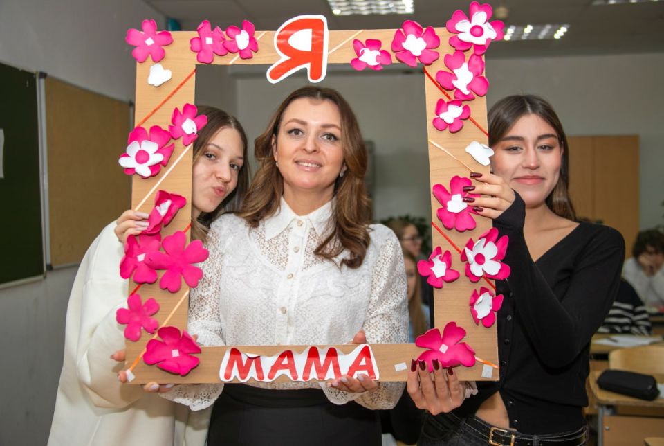 Мамины уроки. В Салехарде, накануне Дня матери, в Обдорской гимназии прошли уроки от мам