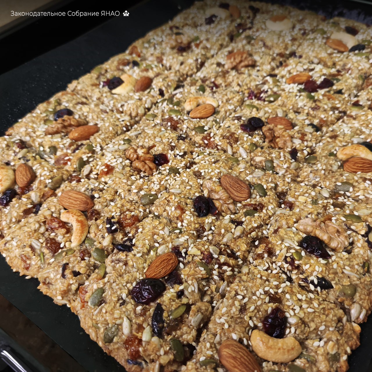 Парламентарии Игорь Пронин, Максим Солодов и Николай Шестопалов приготовили вместе с ребятами из детского дома Ноябрьска фруктово-ореховые батончики для участников СВО Парламентарии Игорь Пронин, Максим Солодов и Николай Шестопалов приготовили вместе с ребятами из детского дома Ноябрьска фруктово-ореховые батончики для участников СВО