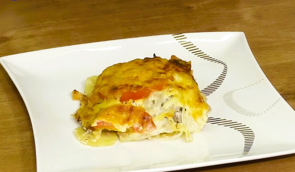 Простая и ароматная картофельная запеканка с фаршем