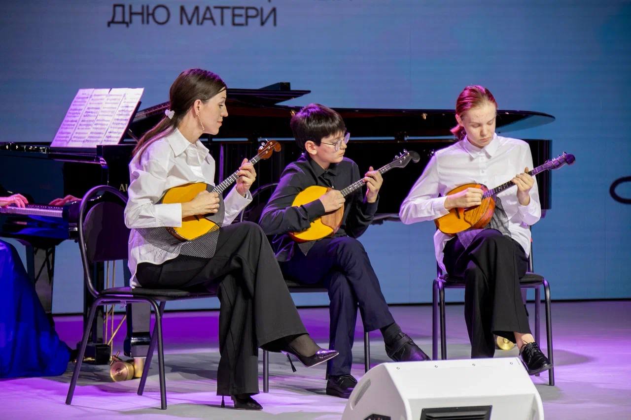 Сегодня в Детской школе искусств состоялся тёплый и трогательный концерт, посвящённый Дню матери Сегодня в Детской школе искусств состоялся тёплый и трогательный концерт, посвящённый Дню матери