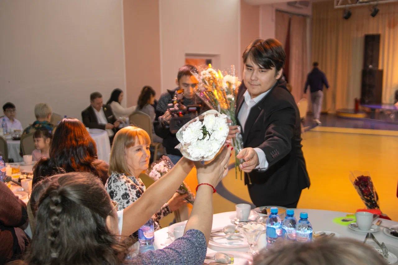 Сегодня в Центре культуры и спорта «Геолог» царила праздничная атмосфера Сегодня в Центре культуры и спорта «Геолог» царила праздничная атмосфера