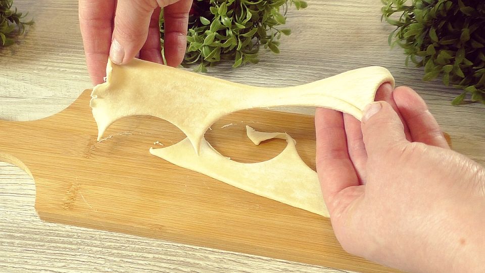 Секреты использования остатков слоёного теста: сладкие и несладкие перекусы всего за 10 минут