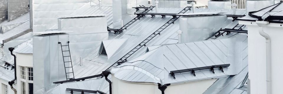 Как действовать при протечке крыши в многоквартирном доме: полезные советы