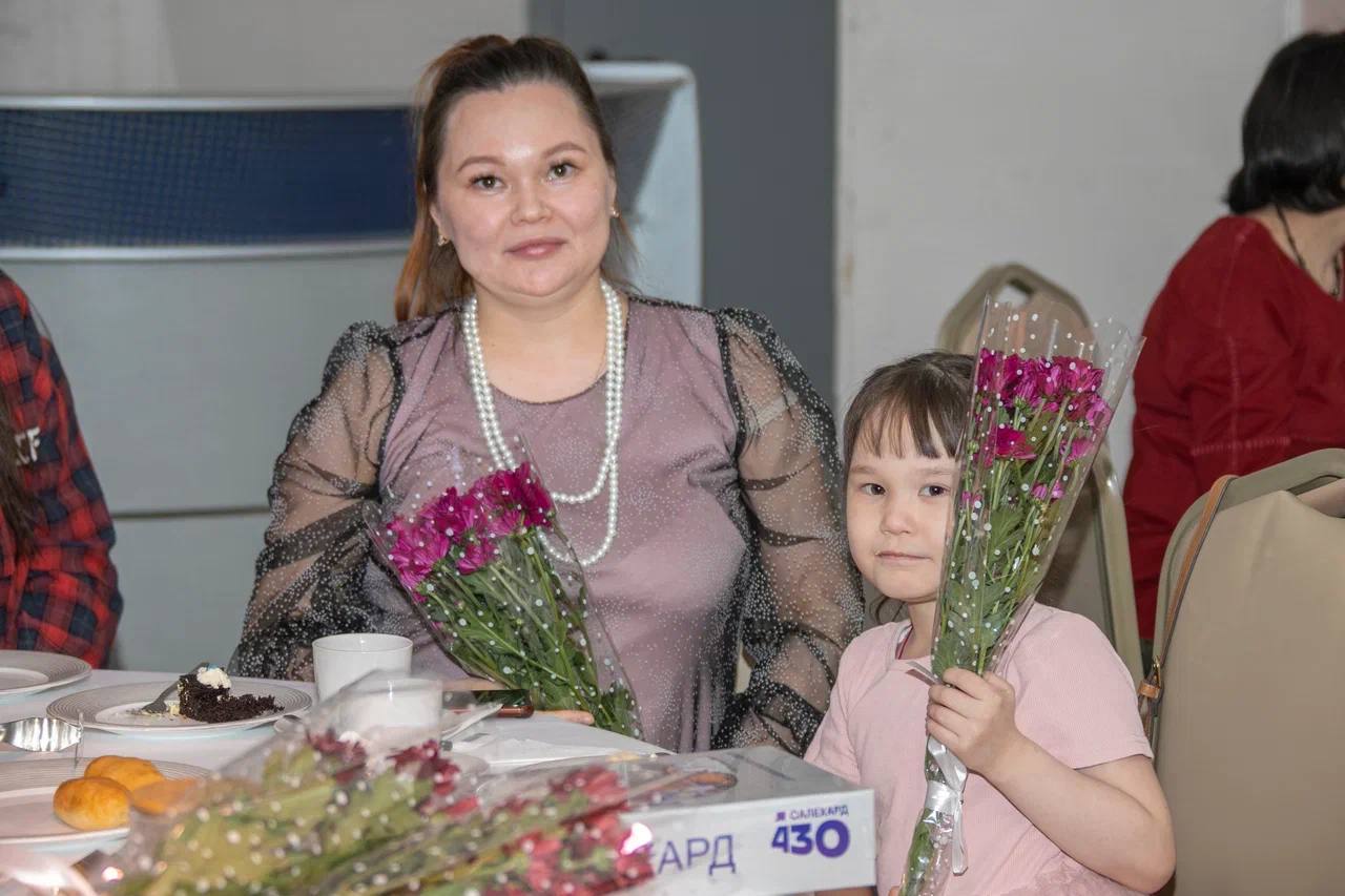 Сегодня в Центре культуры и спорта «Геолог» царила праздничная атмосфера Сегодня в Центре культуры и спорта «Геолог» царила праздничная атмосфера