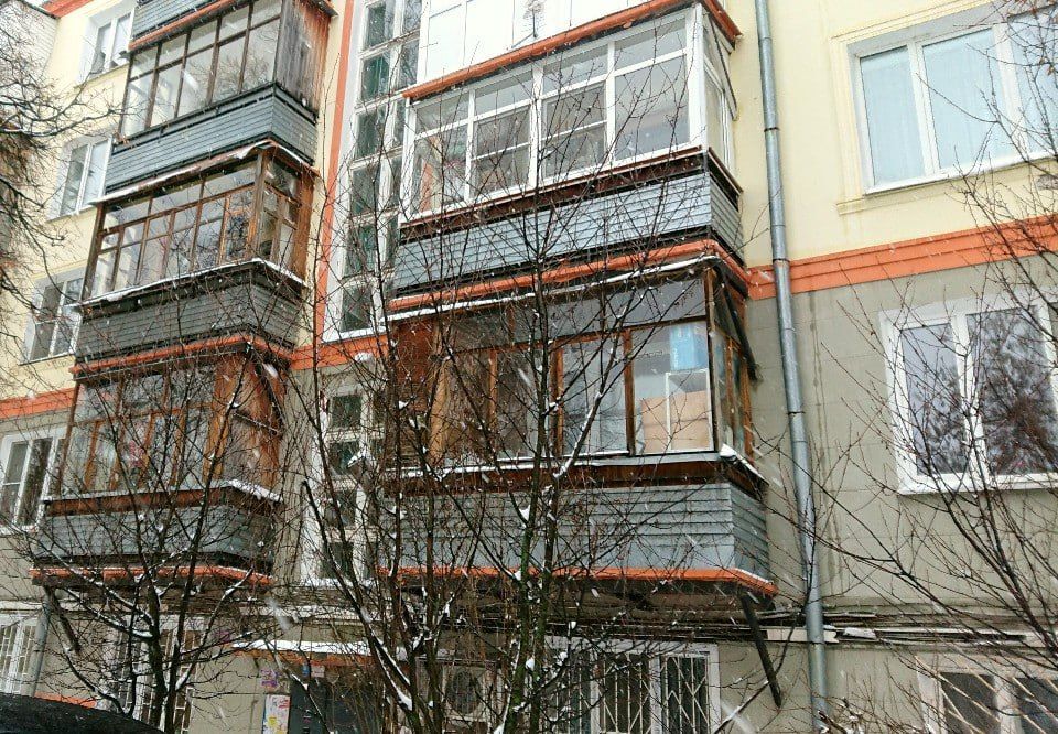 Остекление балкона в 2025: как избежать проблем с законом