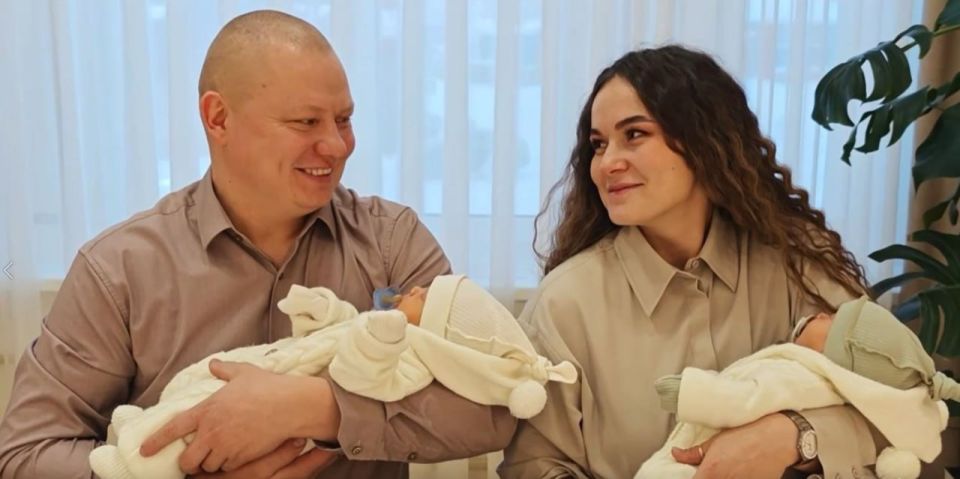 Счастливое пополнение. В преддверии Дня матери в ЗАГСе Салехарда ямальскую семью Коневых поздравили с пополнением