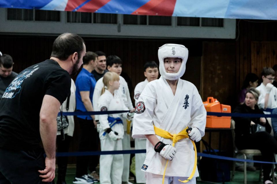 Директор департамента по физической культуре и спорту ЯНАО Александр Кусенко открыл региональные соревнования по киокусинкай памяти В. Мамонтова