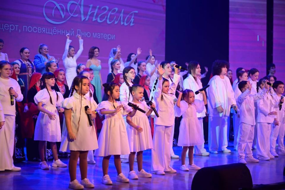 Сердца, полные гордости: Новый Уренгой чествует матерей и жён бойцов