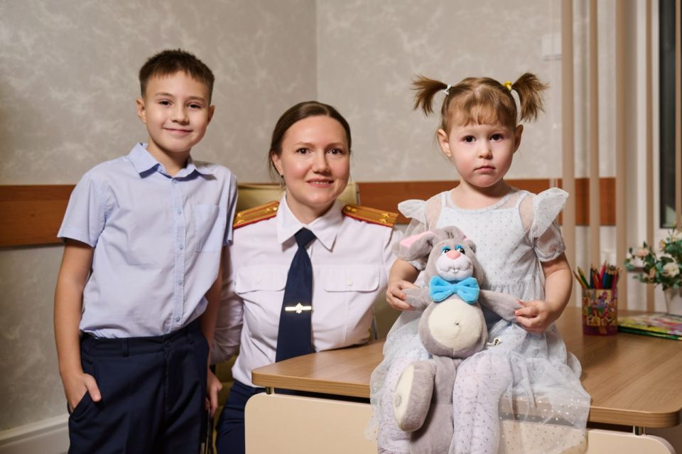 С ДНЕМ МАТЕРИ!. В сотрудницах следственного управления СК России по Ямало-Ненецкому автономному округу удивительным образом сочетаются нежность любящей матери и твёрдость настоящего профессионала