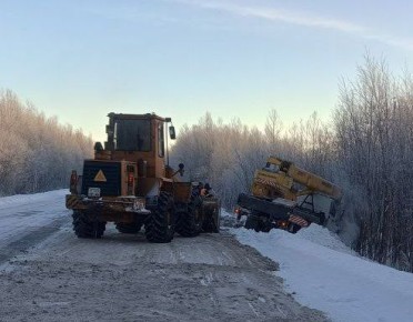 Ноябрьские автоинспекторы ДПС помогли водителю