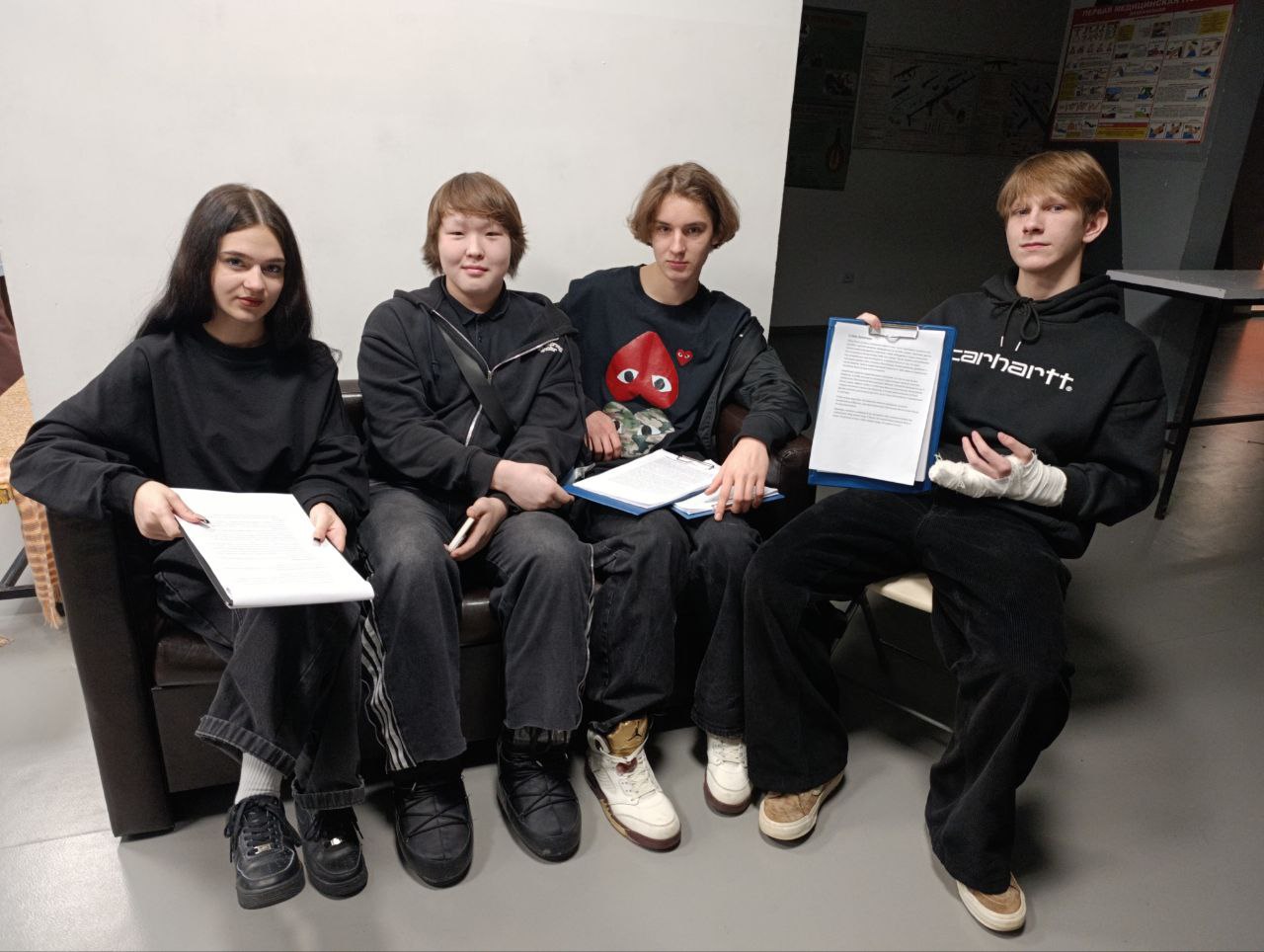 «Вне зависимости». Под таким названием провели интенсив для сверстников воспитанники «Молодёжного ресурсного центра», участники регионального социального проекта «Альтернатива» «Вне зависимости». Под таким названием провели интенсив для сверстников воспитанники «Молодёжного ресурсного центра», участники регионального социального проекта «Альтернатива»