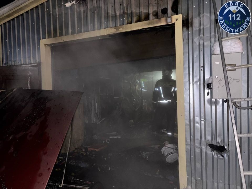 В Лабытнанги произошел пожар на гаражной площадке