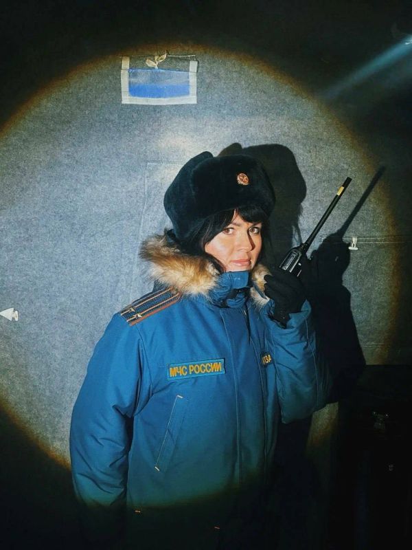 Красотка из МЧС желает вам доброго дня и открывает нашу новую рубрю #МЧСвдохновляет