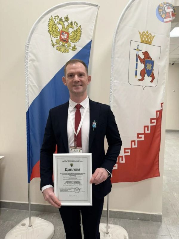 Учитель физкультуры из шестой школы Евгений Мыльников представил Ямал на Всероссийском конкурсе «Учитель здоровья России-2025» и стал победителем в номинации «За мудрость в профессии»