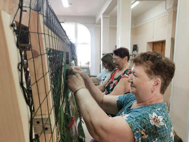 Вместе приближаем победу. Новый мурал на Броднева, 50 стал победителем в специальной номинации "Год героев" окружного конкурса в рамках фестиваля уличного дизайна YAM(ural)AL