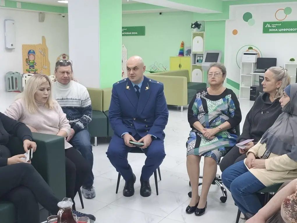 Заместителем Надымского городского прокурора Владимиром Якуниным в семейном центре «Домашний очаг» проведена встреча с родителями детей-инвалидов Заместителем Надымского городского прокурора Владимиром Якуниным в семейном центре «Домашний очаг» проведена встреча с родителями детей-инвалидов