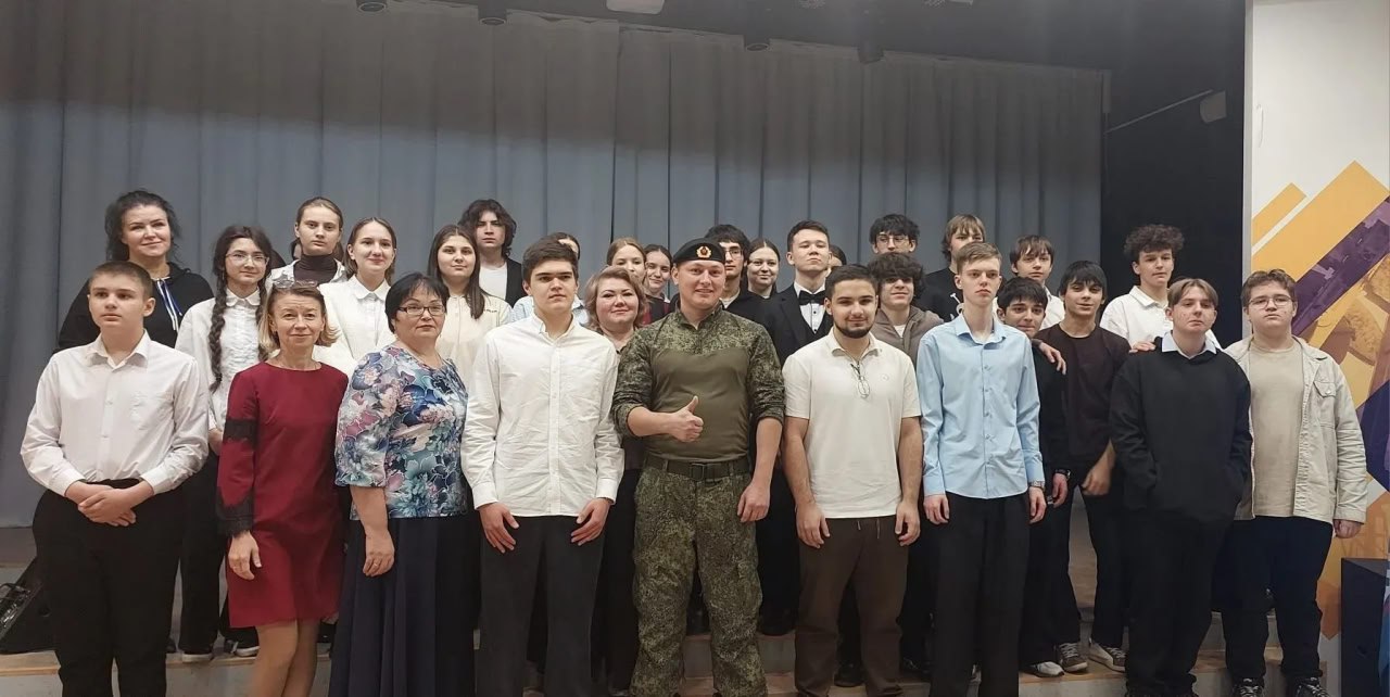 В средней школе №3 состоялась встреча учащихся с участником СВО Николаем Котовым